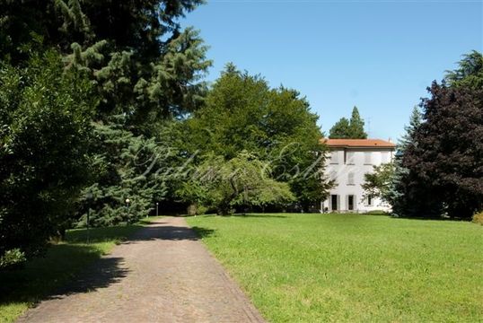 Вилла в Варе