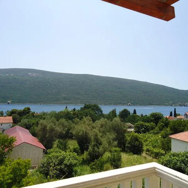 Квартира в Кумбор, фото 1