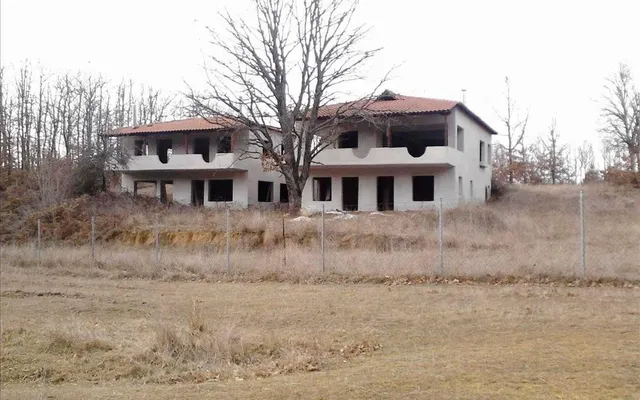 Коммерческая недвижимость в Полийирос