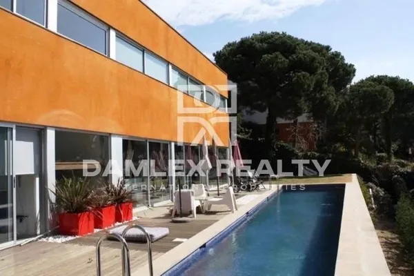 Вилла в Кабрильс