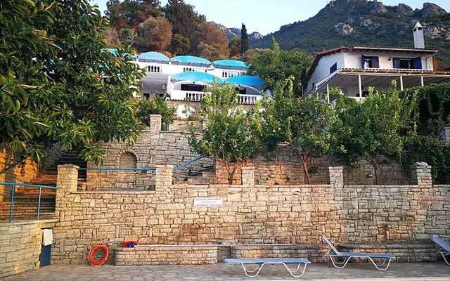 Отель в Самос