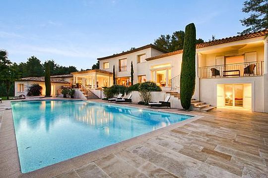 Усадьба в Ле Руре