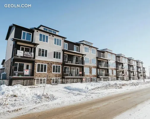 325 Park East Townhomes in Winnipeg