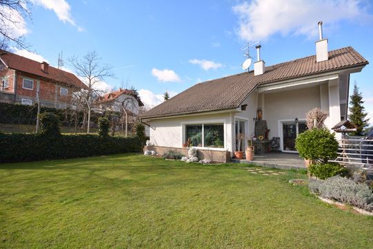 Отдельный дом в Шкофльица