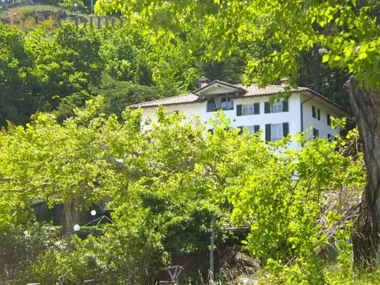 Вилла в Пьянелло-дель-Ларио