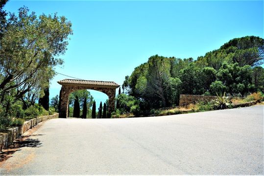 Земельный участок в Жирона