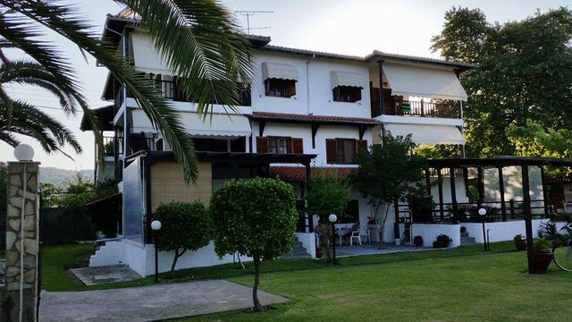 Отель в Ситониа