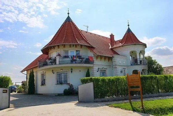 Отель в Кехидакуштань
