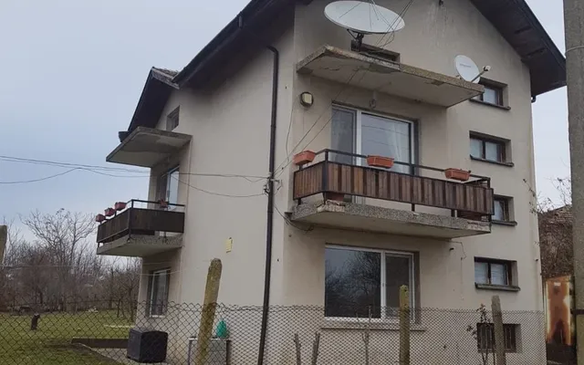 Дом в Светлина