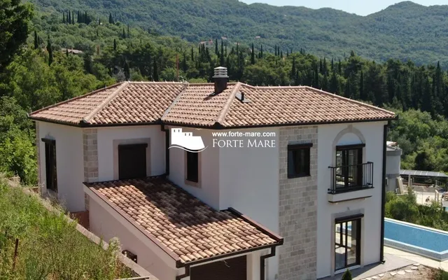 Дом в Херцег-Нови