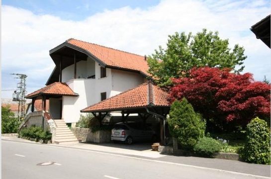 Дом в Любляна