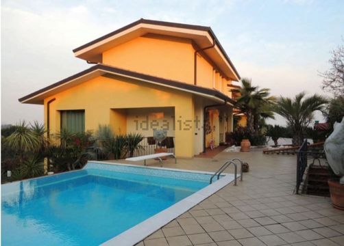 Дом в Италия