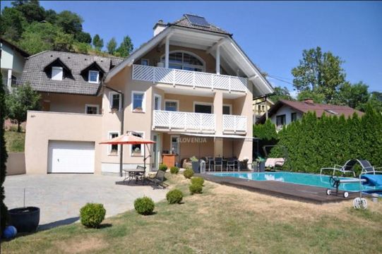 Вилла в Хоче