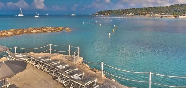 Отель в Антиб