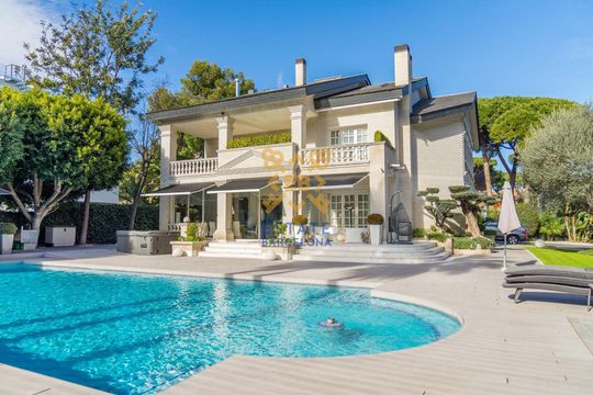 Дом в Каталония