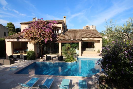 Вилла в Жюан-ле-Пен