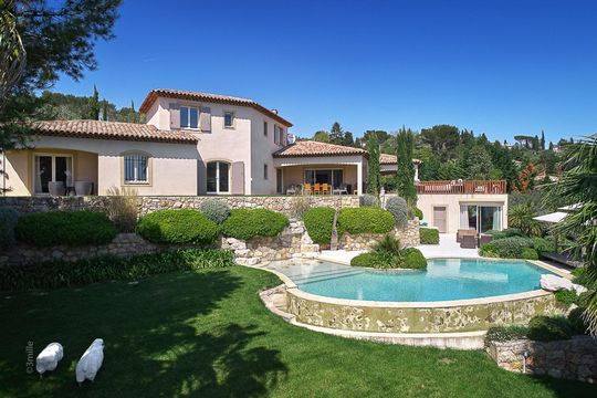 Дом в Мужен