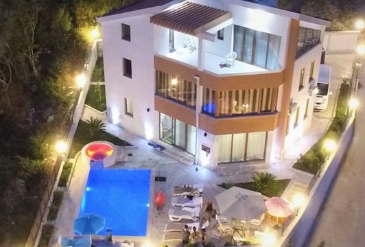 Отель в Херцег-Нови