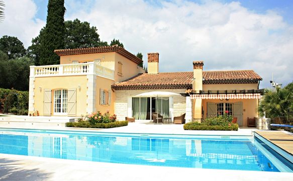 Вилла в Биот