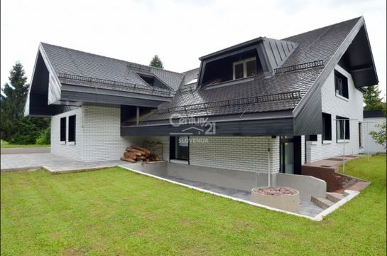 Вилла в Шкофья-Лока