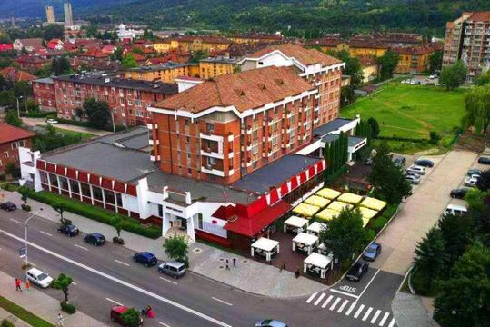 Отель в Петрошани