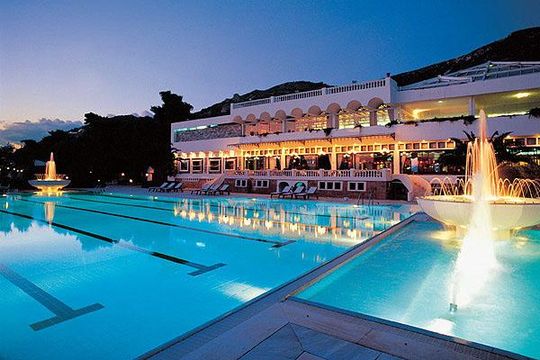 Отель в Лутраки