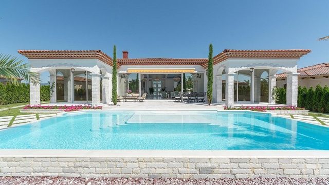 Вилла в Солнечный берег