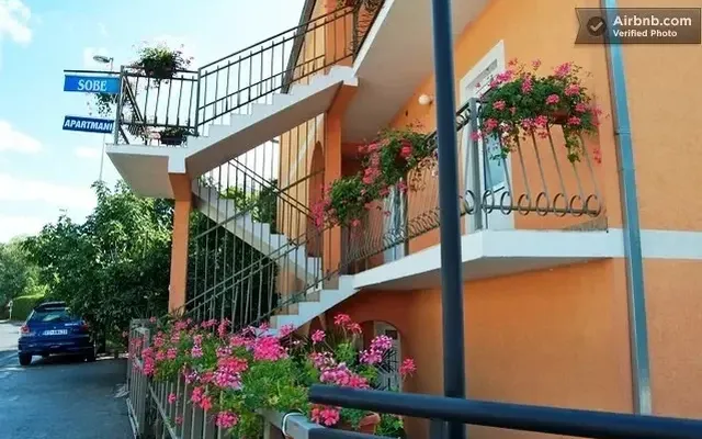Отель в Кумбор