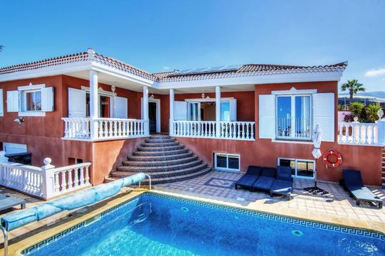 Вилла в Кальяо Сальвахе